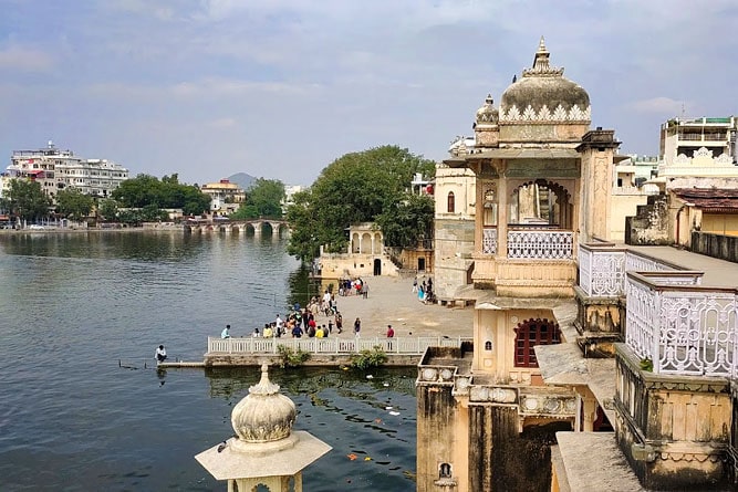  "Panoramic view of Pichola Lake and City Palace from Bagore Ki Haveli, Udaipur, Rajasthan, India"